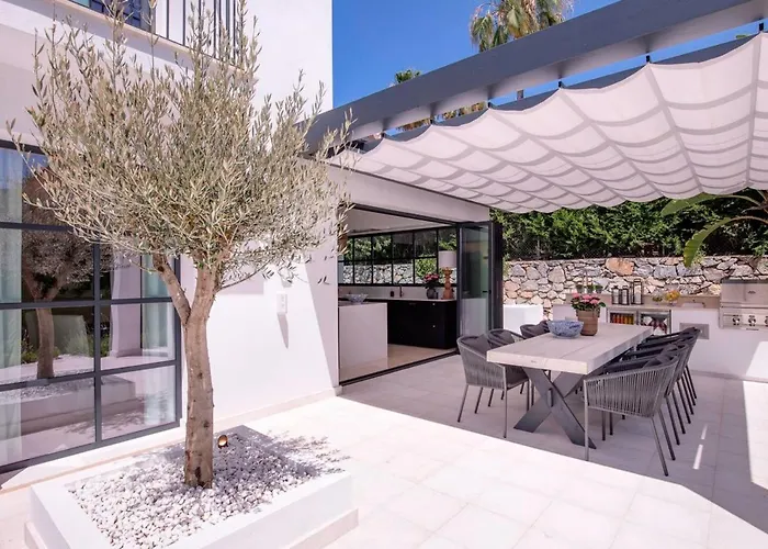 Vacation I Lina, Golf Valley, Private Heated Pool, Jacuzzi, Close To The Marina *