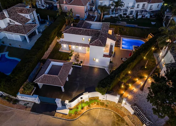 빌라 Vacation I Lina, Golf Valley, Private Heated Pool, Jacuzzi, Close To The Marina 마르베야