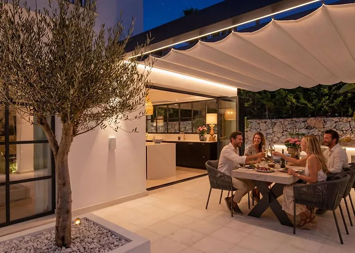 빌라 Vacation I Lina, Golf Valley, Private Heated Pool, Jacuzzi, Close To The Marina 마르베야